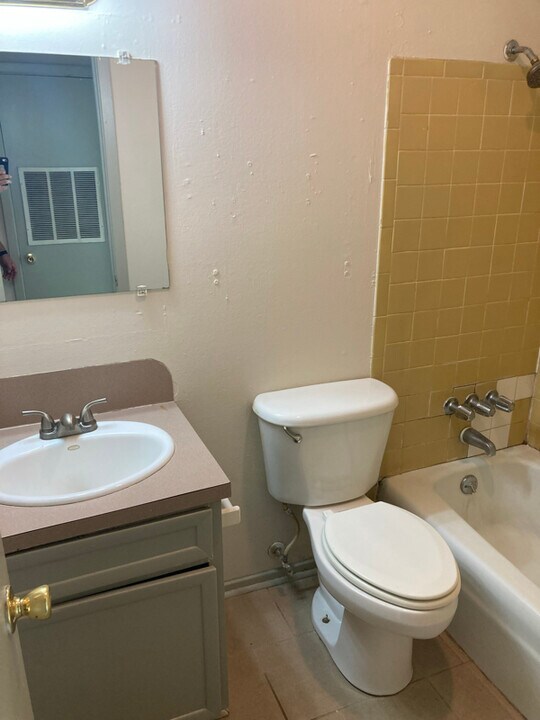 248 Steele Blvd-Unit -4 in Baton Rouge, LA - Foto de edificio