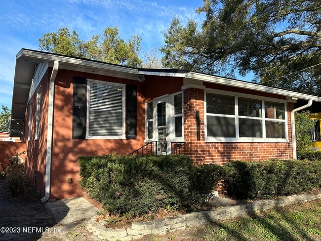 property at 1824 Perry Pl
