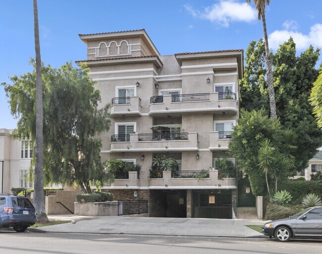 1155 S Westmoreland Ave, Unit 202 in Los Angeles, CA - Building Photo - Building Photo