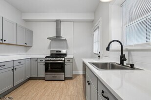 21 Union Pl in Summit, NJ - Building Photo