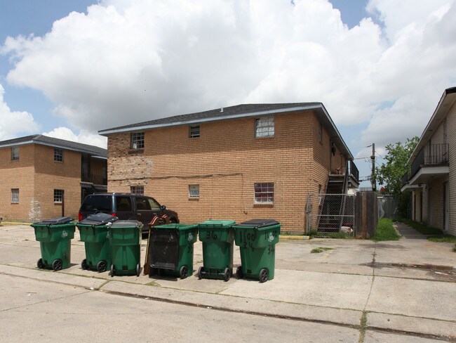 1104-1108 Crape Myrtle Dr in Harvey, LA - Foto de edificio - Building Photo