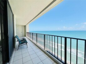 8750 S Ocean Dr in Jensen Beach, FL - Building Photo