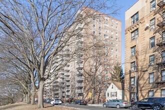 Parkside Apartments in Bronx, NY - Foto de edificio - Building Photo