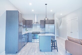 501 Somerset Dr NE in Grand Rapids, MI - Building Photo - Building Photo