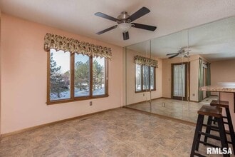 3835 Prairie Ln in Bettendorf, IA - Building Photo - Building Photo