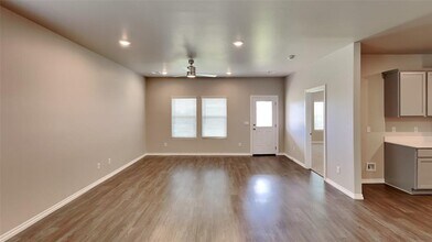 10300 NW 27th St in Yukon, OK - Building Photo - Building Photo