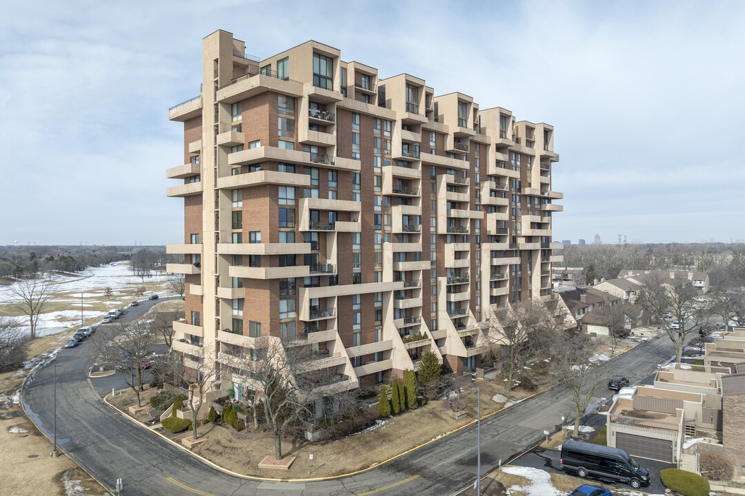 Dominion Tower in Wood Dale, IL - Building Photo