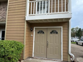 421 Longwood Ct, Unit A in Baton Rouge, LA - Building Photo