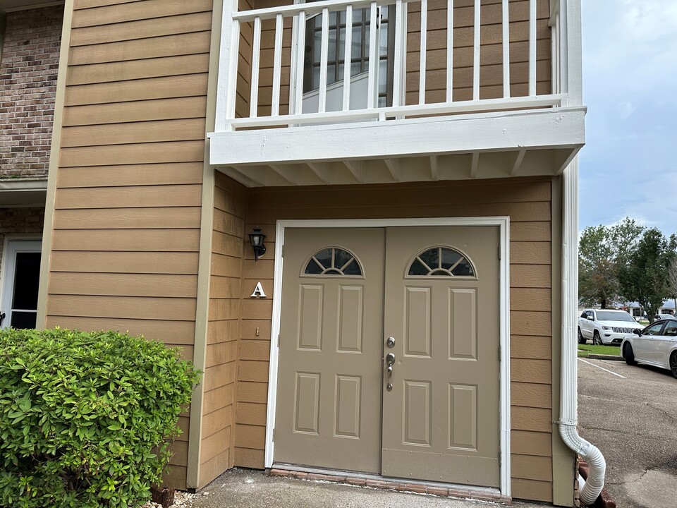 421 Longwood Ct, Unit A in Baton Rouge, LA - Building Photo