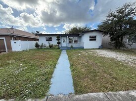 4630 SW 18th St in West Park, FL - Building Photo