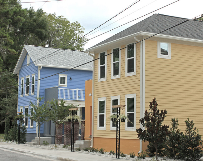 630 NW 10th St in Gainesville, FL - Foto de edificio - Building Photo