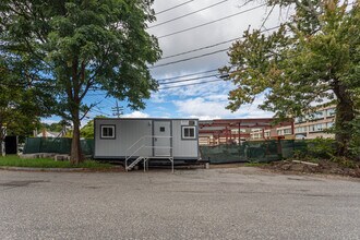 1000 Washington St in Dedham, MA - Building Photo - Building Photo