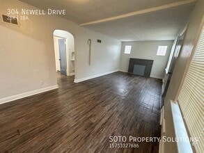 304 Newell Dr in Ferguson, MO - Building Photo - Building Photo