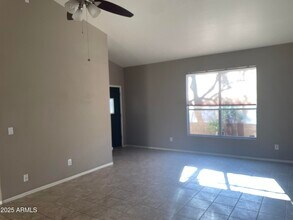 2204 E Crest Ln in Phoenix, AZ - Building Photo - Building Photo