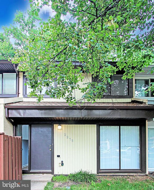 2278 White Cornus Ln in Reston, VA - Building Photo