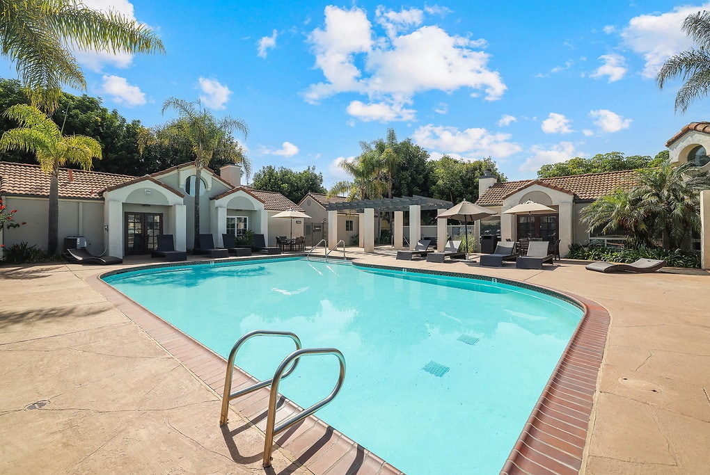 Country Villas in Oceanside, CA - Building Photo