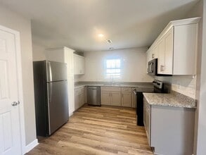 317 E Gilbreath St in Graham, NC - Building Photo - Building Photo