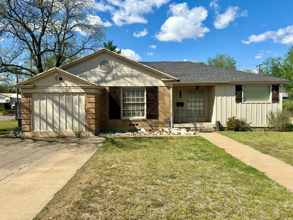 2518 32nd St in Lubbock, TX - Building Photo