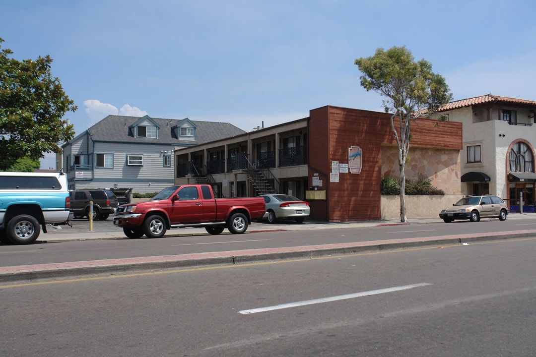 3239-3249 Mission Blvd in San Diego, CA - Foto de edificio