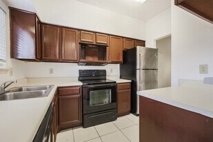 12500 Brookglade Cir, Unit 206 in Houston, TX - Building Photo
