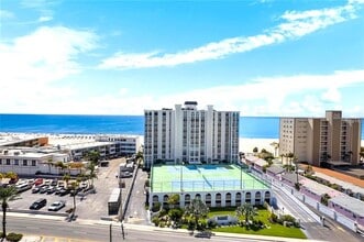 4950 Gulf Blvd in St Pete Beach, FL - Foto de edificio - Building Photo