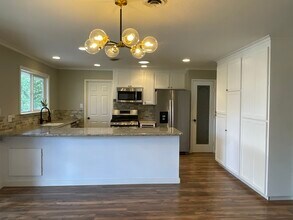 8909 Dontree Way in Elk Grove, CA - Building Photo - Building Photo