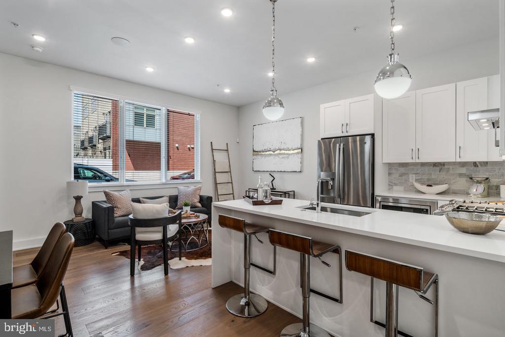 1910 Brown St-Unit -2 in Philadelphia, PA - Building Photo