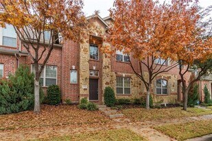 8704 Iron Horse Dr in Irving, TX - Building Photo