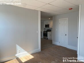 94 Irving St, Unit 3 in Everett, MA - Foto de edificio - Building Photo