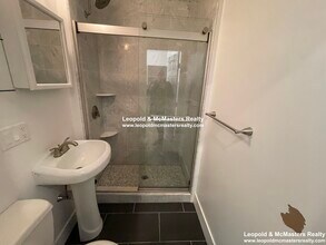 230 Newbury St in Boston, MA - Foto de edificio - Building Photo