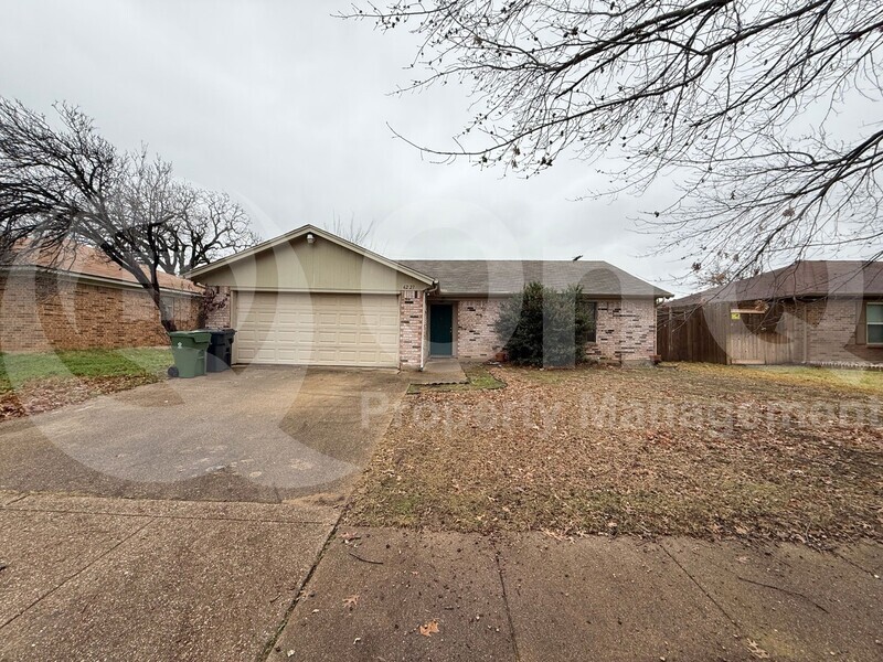 6227 Kelly Elliott Rd in Arlington, TX - Building Photo