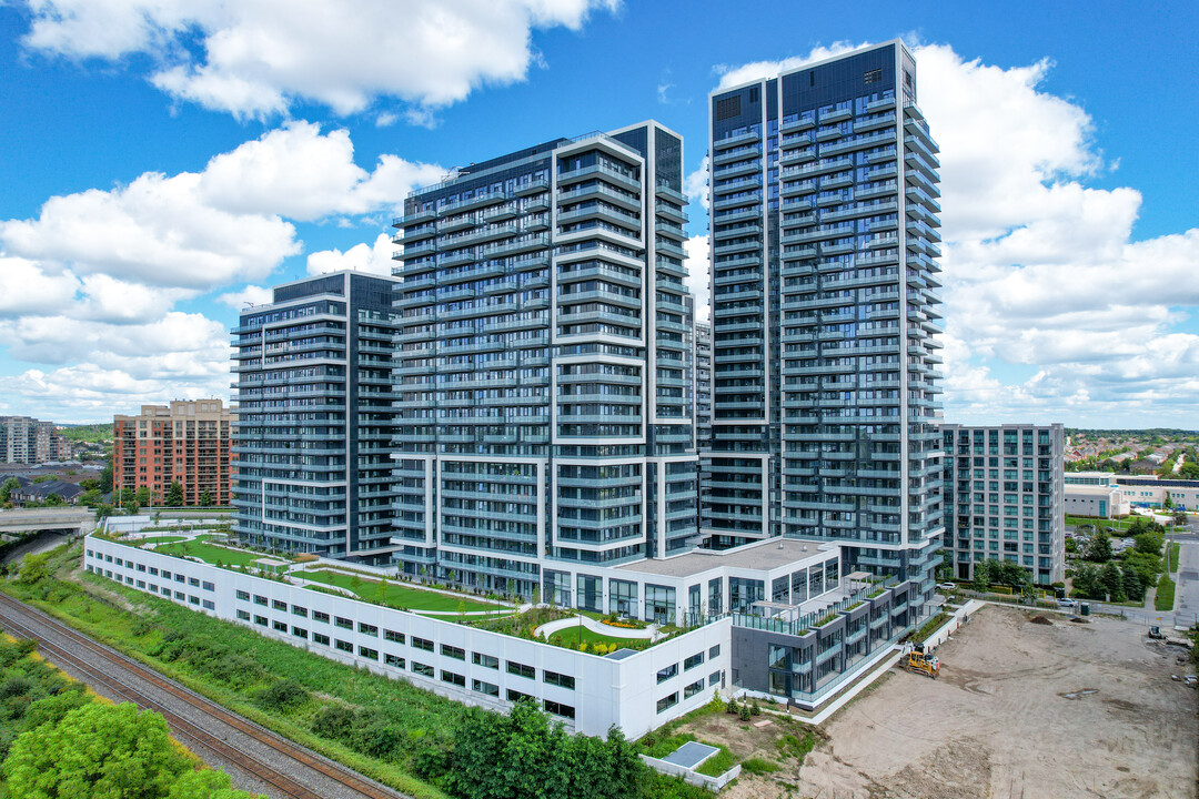 Yong Parc 2 Condos in Richmond Hill, ON - Building Photo