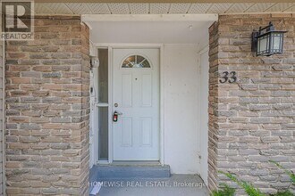 570-570 Waverly St N in Oshawa, ON - Building Photo - Building Photo