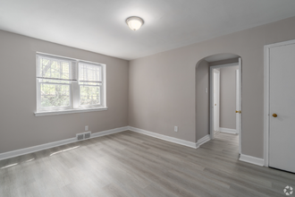 4991 Parkside Ave N in Philadelphia, PA - Building Photo - Building Photo