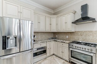 615 29th St in Dickinson, TX - Building Photo