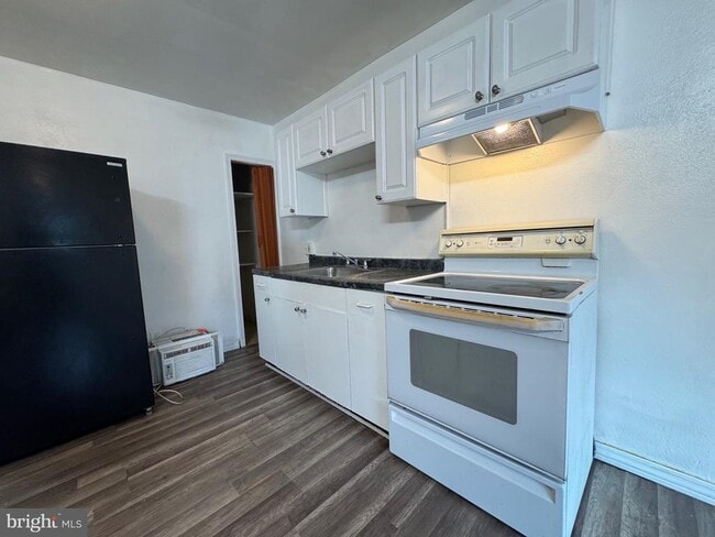 222 Long Ln in Upper Darby Township, PA - Building Photo - Building Photo