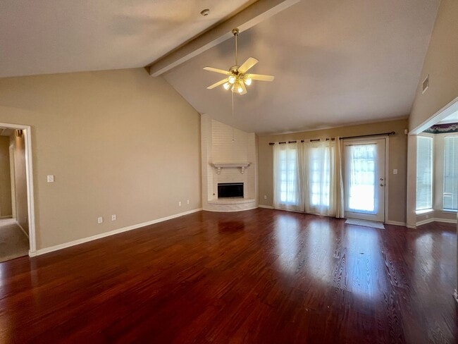 5275 Timberline Ln in Beaumont, TX - Foto de edificio - Building Photo