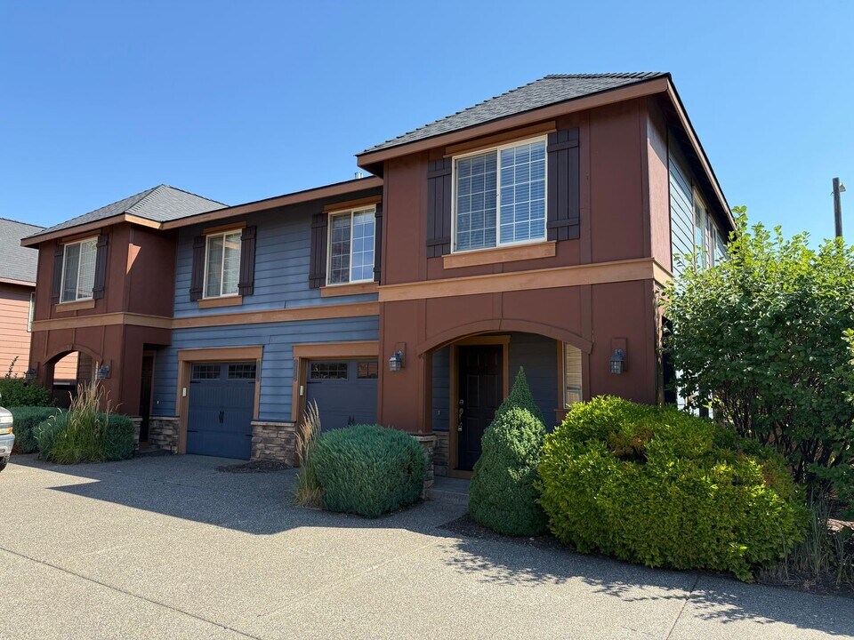 20298 Schaeffer Dr in Bend, OR - Building Photo