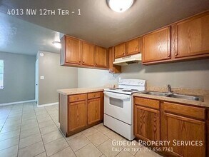 4013 NW 12th Terrace in Gainesville, FL - Building Photo - Building Photo