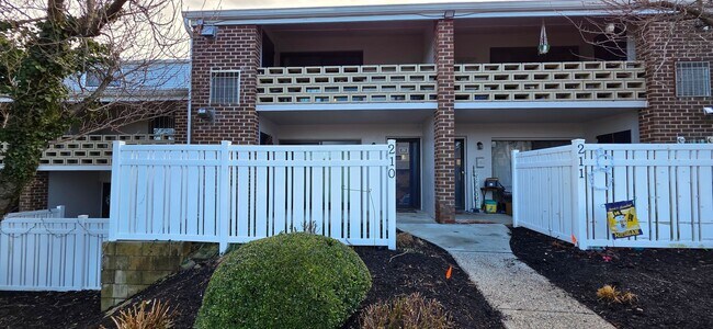 210 Stony Way in Norristown, PA - Building Photo - Building Photo