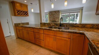 8946 Caminito Verano in La Jolla, CA - Building Photo