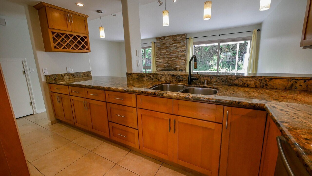 8946 Caminito Verano in La Jolla, CA - Building Photo