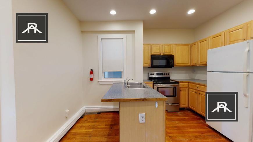 17 Linden St in Boston, MA - Building Photo
