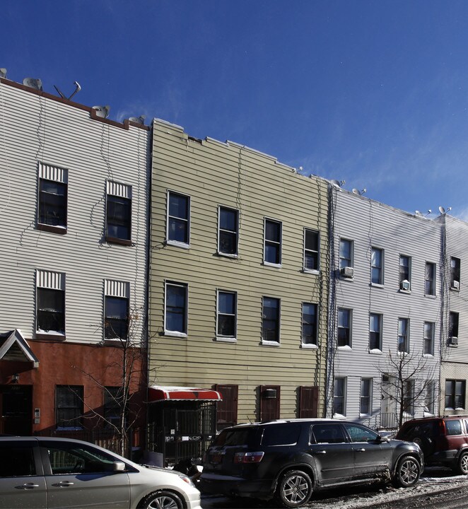 231 Irving Ave in Brooklyn, NY - Building Photo