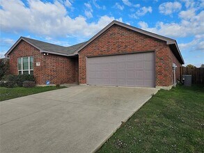 8401 Cherry Bark Ln in Fort Worth, TX - Building Photo - Building Photo