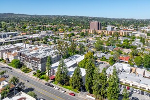 5405 Lindley Avenue in Tarzana, CA - Building Photo