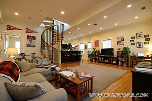 74 Browne St, Unit 4 in Brookline, MA - Building Photo