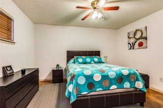 4800 N Stanton St in El Paso, TX - Foto de edificio - Building Photo