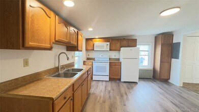 1617 Main St in Pleasant Valley, NY - Building Photo - Building Photo
