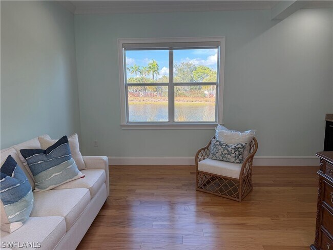 5046 Martinique Dr in Naples, FL - Foto de edificio - Building Photo